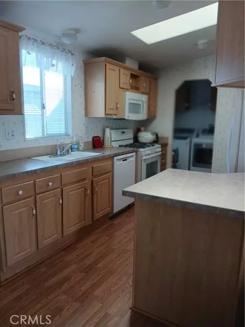 Northridge (los Angeles), CA 91324,28 Dover