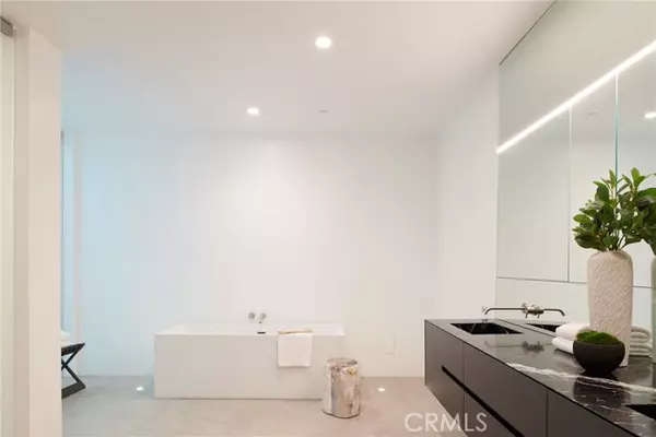 West Hollywood, CA 90069,838 N Kings Road #204