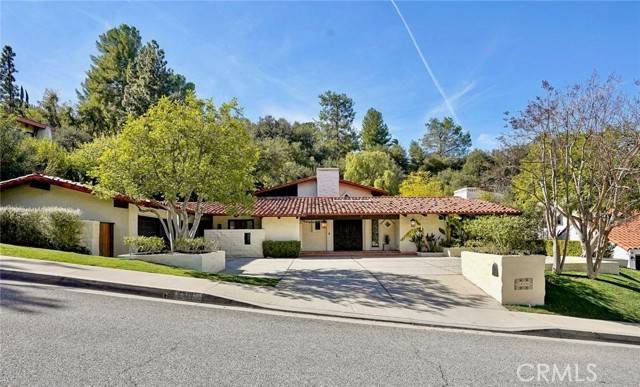 23735 Park Belmonte, Calabasas, CA 91302