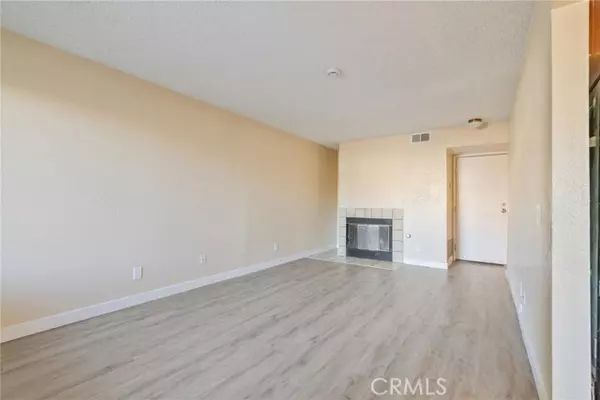 Lancaster, CA 93535,1835 E Avenue J4 #4