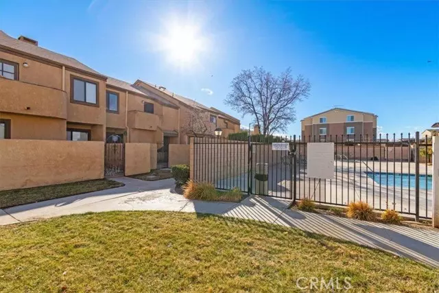 Lancaster, CA 93535,1835 E Avenue J4 #4