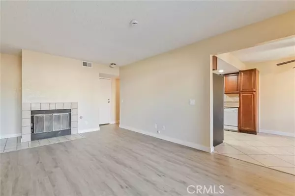 Lancaster, CA 93535,1835 E Avenue J4 #4