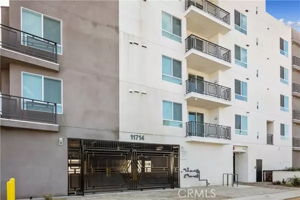North Hollywood (los Angeles), CA 91606,11714 Archwood Street #205