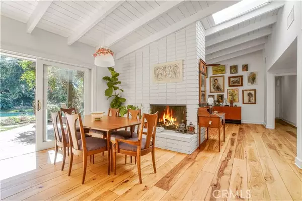 Woodland Hills (los Angeles), CA 91364,22954 Darien Street