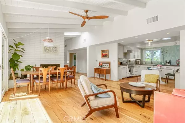 Woodland Hills (los Angeles), CA 91364,22954 Darien Street