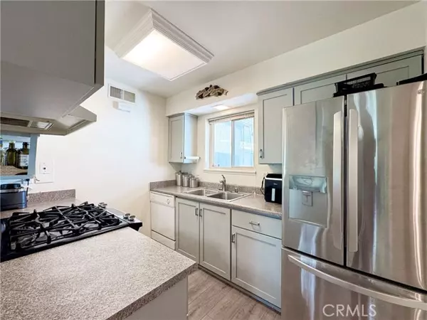 Woodland Hills (los Angeles), CA 91367,22131 Oxnard Street