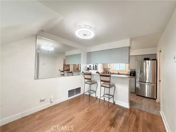 Woodland Hills (los Angeles), CA 91367,22131 Oxnard Street