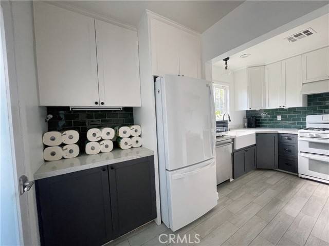 Reseda (los Angeles), CA 91335,6638 Bovey Avenue