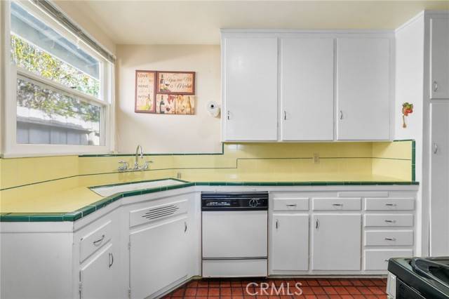 Canoga Park (los Angeles), CA 91303,22139 Bassett Street
