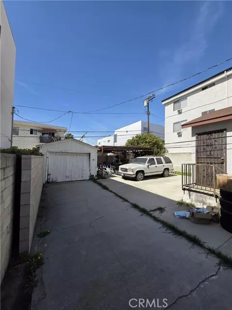 Los Angeles, CA 90004,527 N Hobart Boulevard