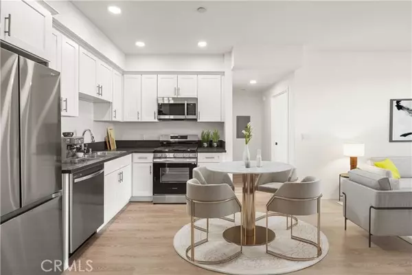 North Hollywood (los Angeles), CA 91606,11714 Archwood Street #408