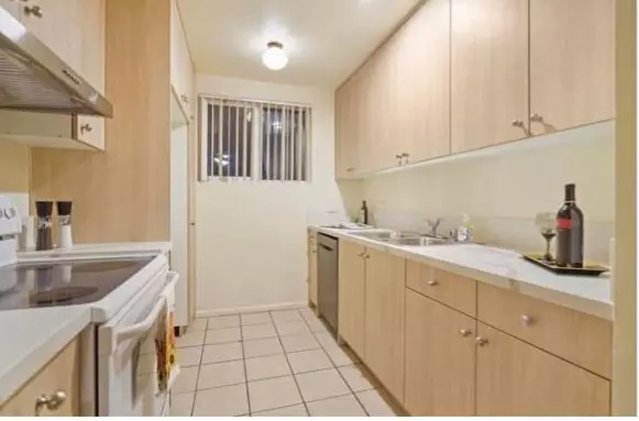 West Hills (los Angeles), CA 91307,22855 Vanowen Street #4