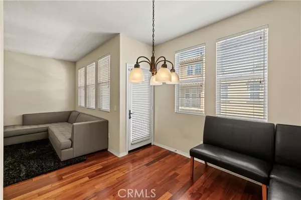 Valencia (santa Clarita), CA 91354,28476 Herrera Street
