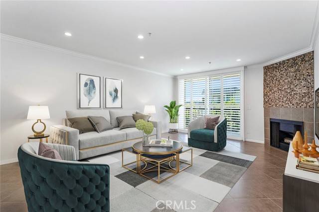 7320 Hawthorn Avenue #102, Los Angeles, CA 90046