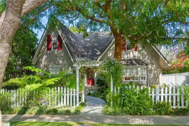 Sherman Oaks, CA 91423,4142 Dixie Canyon Avenue