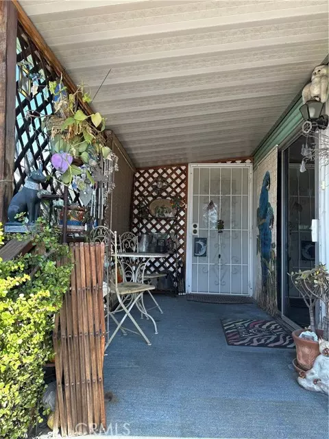 Canoga Park (los Angeles), CA 91304,8901 Eton Avenue #5