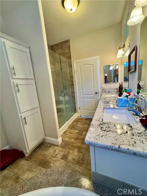 Northridge (los Angeles), CA 91324,27 Essex Drive