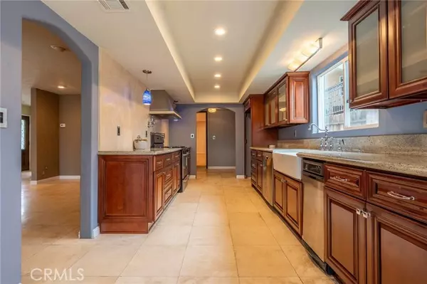 Woodland Hills (los Angeles), CA 91364,22781 Macfarlane Drive