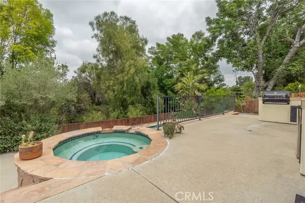 Woodland Hills (los Angeles), CA 91364,22781 Macfarlane Drive