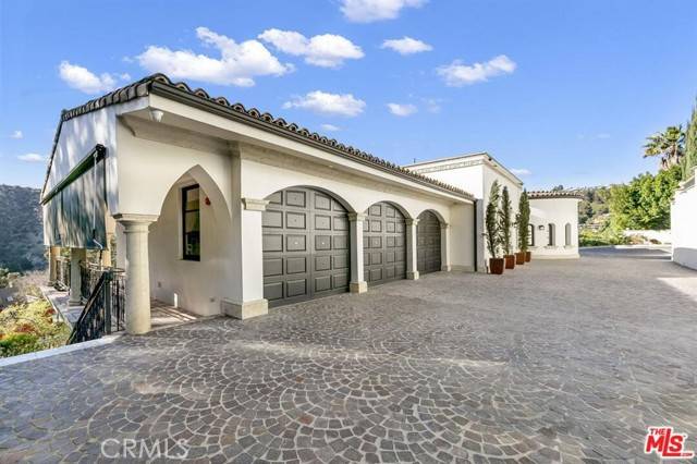 Los Angeles, CA 90068,2321 Castillian Drive