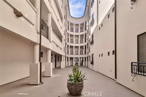 Sherman Oaks, CA 91403,4724 Kester Avenue #404