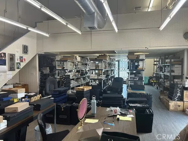 Reseda (los Angeles), CA 91335,7437 Reseda Boulevard