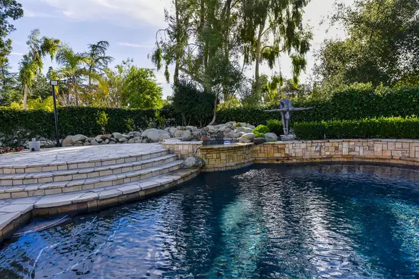 Calabasas, CA 91302,5517 Newcastle Lane