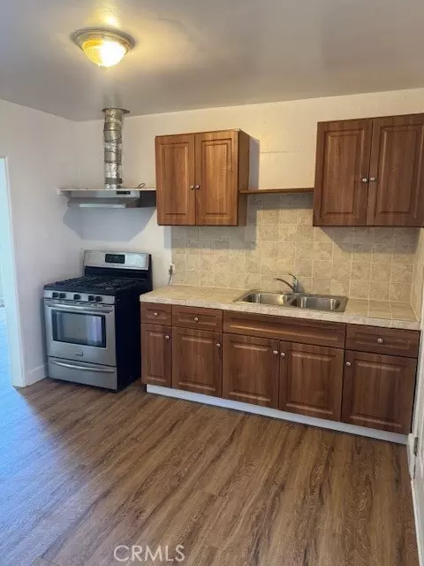 Sylmar (los Angeles), CA 91342,15258 La Valle Street