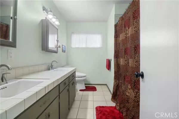 North Hollywood (los Angeles), CA 91605,12844 Elkwood Street