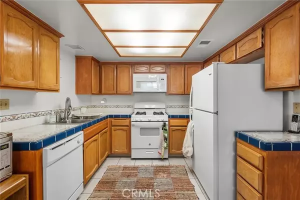 Lancaster, CA 93535,1836 E Avenue J2 #5