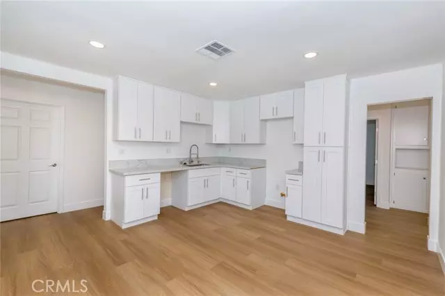 Canoga Park (los Angeles), CA 91303,22016 Schoolcraft Street
