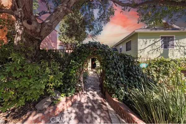 Los Angeles, CA 90046,8917 Holly Place