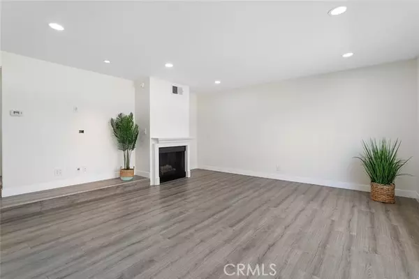 Encino (los Angeles), CA 91316,5461 Newcastle Avenue #14
