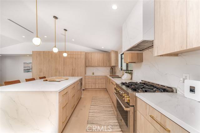 Woodland Hills (los Angeles), CA 91367,20556 Califa Street