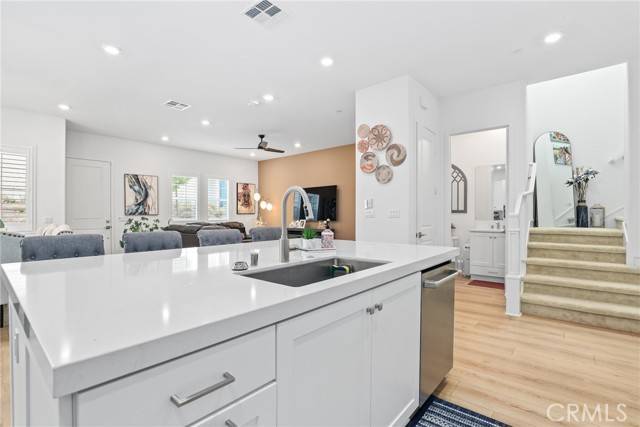 Valencia (santa Clarita), CA 91381,27120 Purple Sage Court