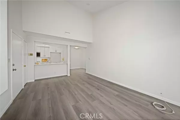 North Hills (los Angeles), CA 91343,9714 Sepulveda Boulevard #202