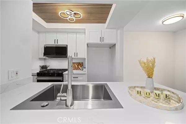 North Hills (los Angeles), CA 91343,9714 Sepulveda Boulevard #202