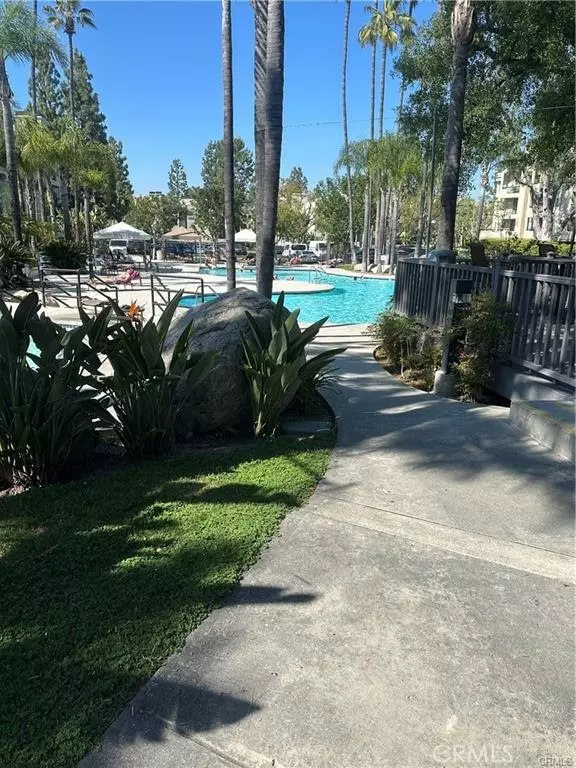 5500 Owensmouth Avenue #211, Woodland Hills (los Angeles), CA 91367