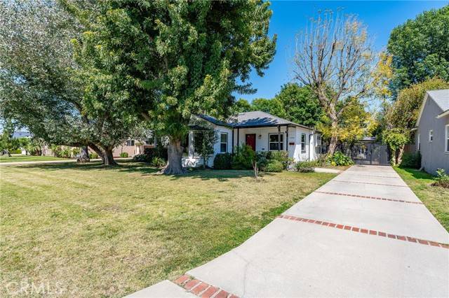 6534 Peach Avenue, Van Nuys (los Angeles), CA 91406