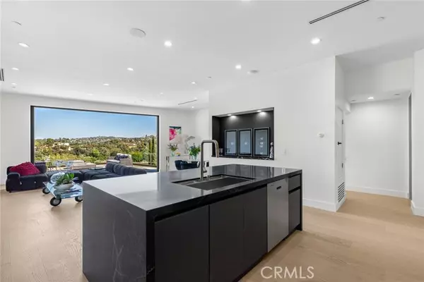 Woodland Hills (los Angeles), CA 91364,5134 Medina Road