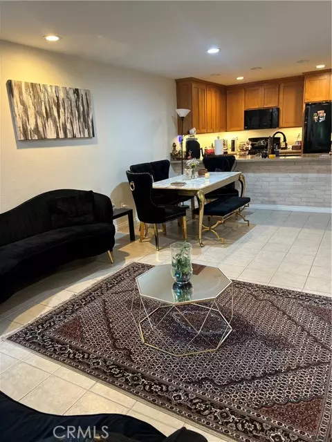 Canoga Park (los Angeles), CA 91303,7111 Farralone Avenue #104