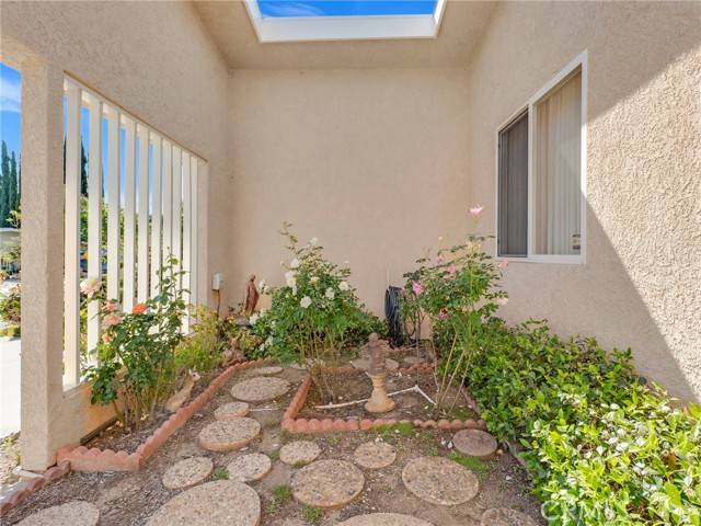 Granada Hills (los Angeles), CA 91344,12747 Woodley Avenue