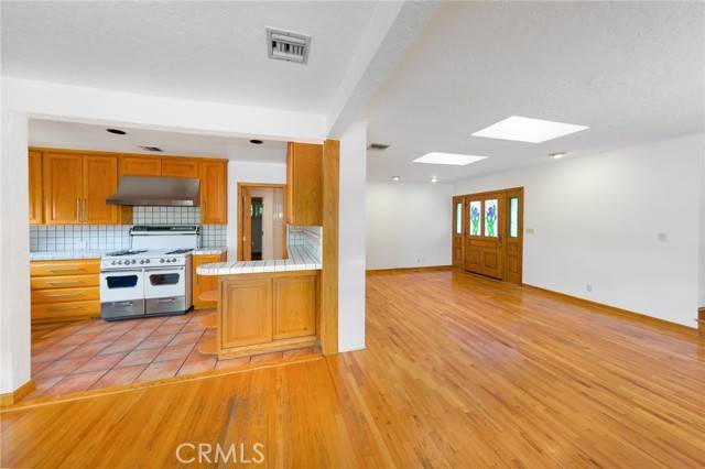 Northridge (los Angeles), CA 91325,8924 Chimineas Avenue