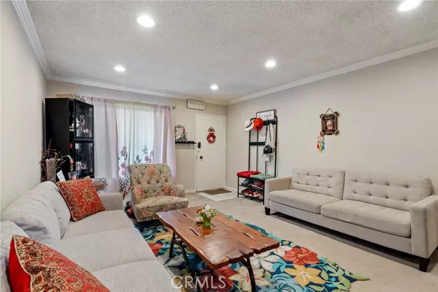 Glendale, CA 91206,330 N Howard Street #201
