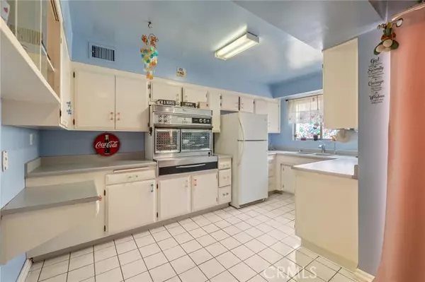 Glendale, CA 91206,330 N Howard Street #201