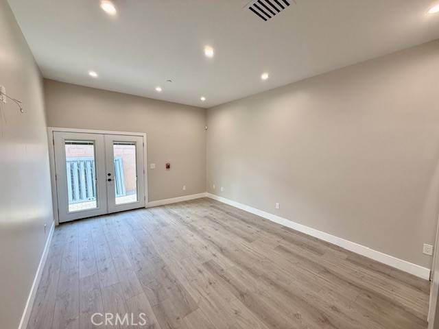 North Hollywood (los Angeles), CA 91605,6940 longridge Avenue