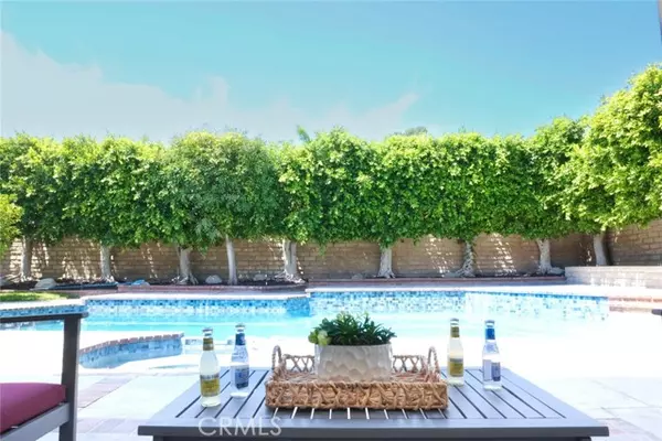 17063 Knapp Street, Northridge (los Angeles), CA 91325
