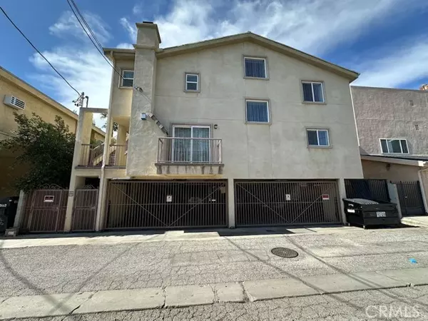 Los Angeles, CA 91406,6446 Woodley Avenue #3