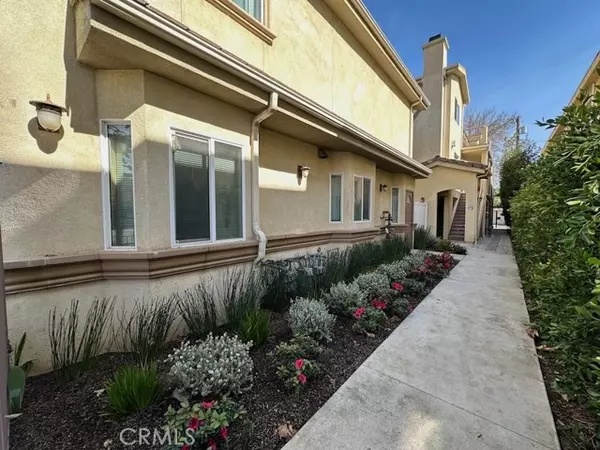 Los Angeles, CA 91406,6446 Woodley Avenue #3