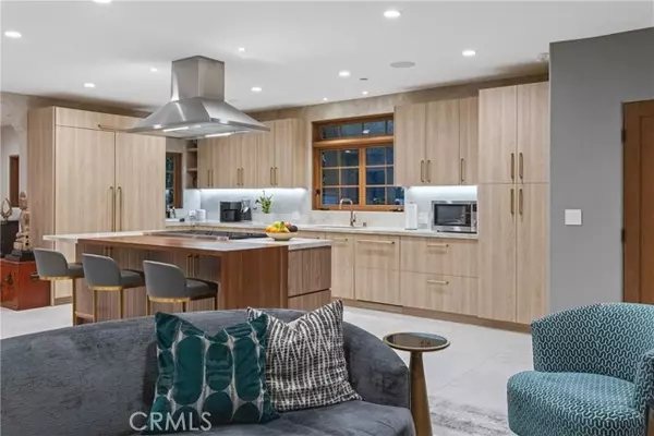 Los Angeles, CA 90046,1538 N Stanley Avenue